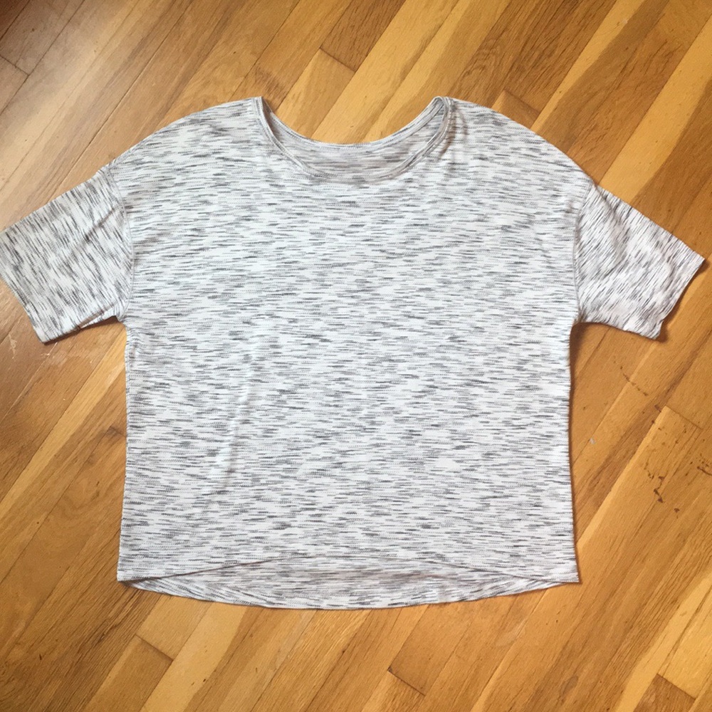 Lululemon Size 12 Loose, Hi-Low Style Sleeved Top